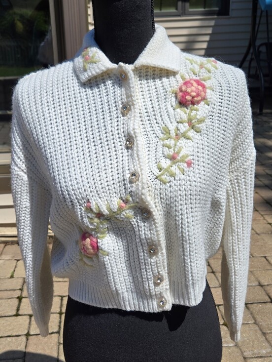Sweaters - Vintage 50s Cropped Floral Embroidered Cardigan